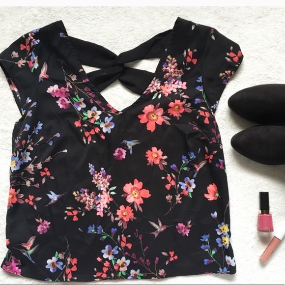 Floral crisscross back express blouse - Picture 1 of 3